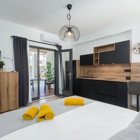 Apartment Reizendes Nur 250 Meter Zum Mit Privater Terrasse, Grill, Wifi *