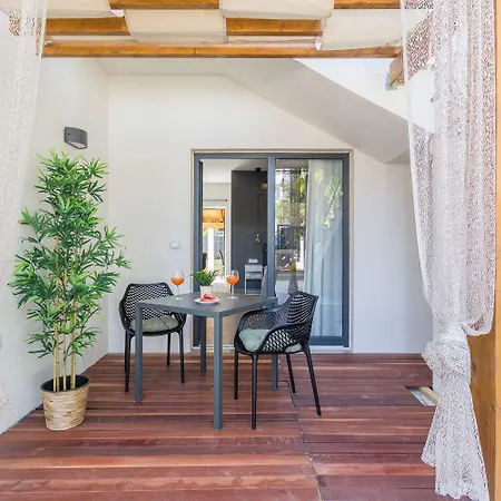 Apartment Reizendes Nur 250 Meter Zum Mit Privater Terrasse, Grill, Wifi Poreč