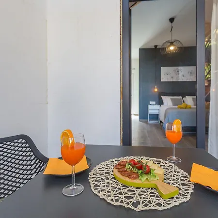 Reizendes Nur 250 Meter Zum Mit Privater Terrasse, Grill, Wifi Apartment