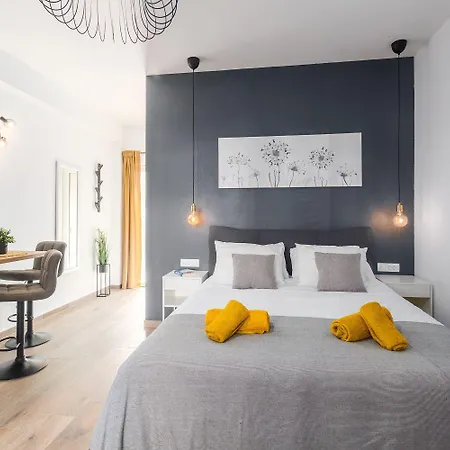 Reizendes Nur 250 Meter Zum Mit Privater Terrasse, Grill, Wifi Apartment Poreč
