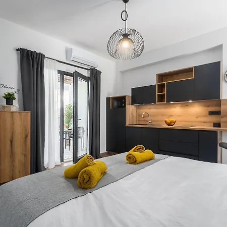 Apartment Reizendes Nur 250 Meter Zum Mit Privater Terrasse, Grill, Wifi Porec