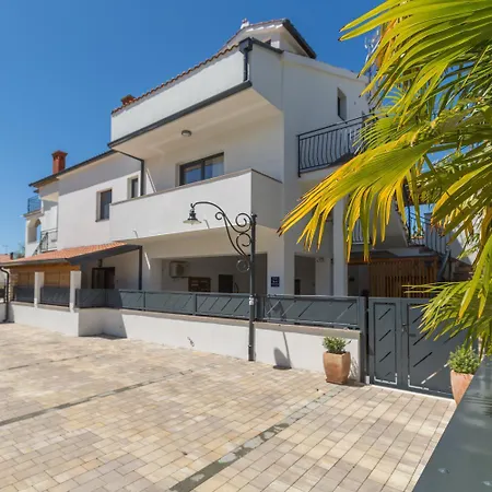 Reizendes Nur 250 Meter Zum Mit Privater Terrasse, Grill, Wifi Apartment