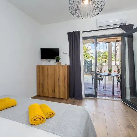 Apartment Reizendes Nur 250 Meter Zum Mit Privater Terrasse, Grill, Wifi *